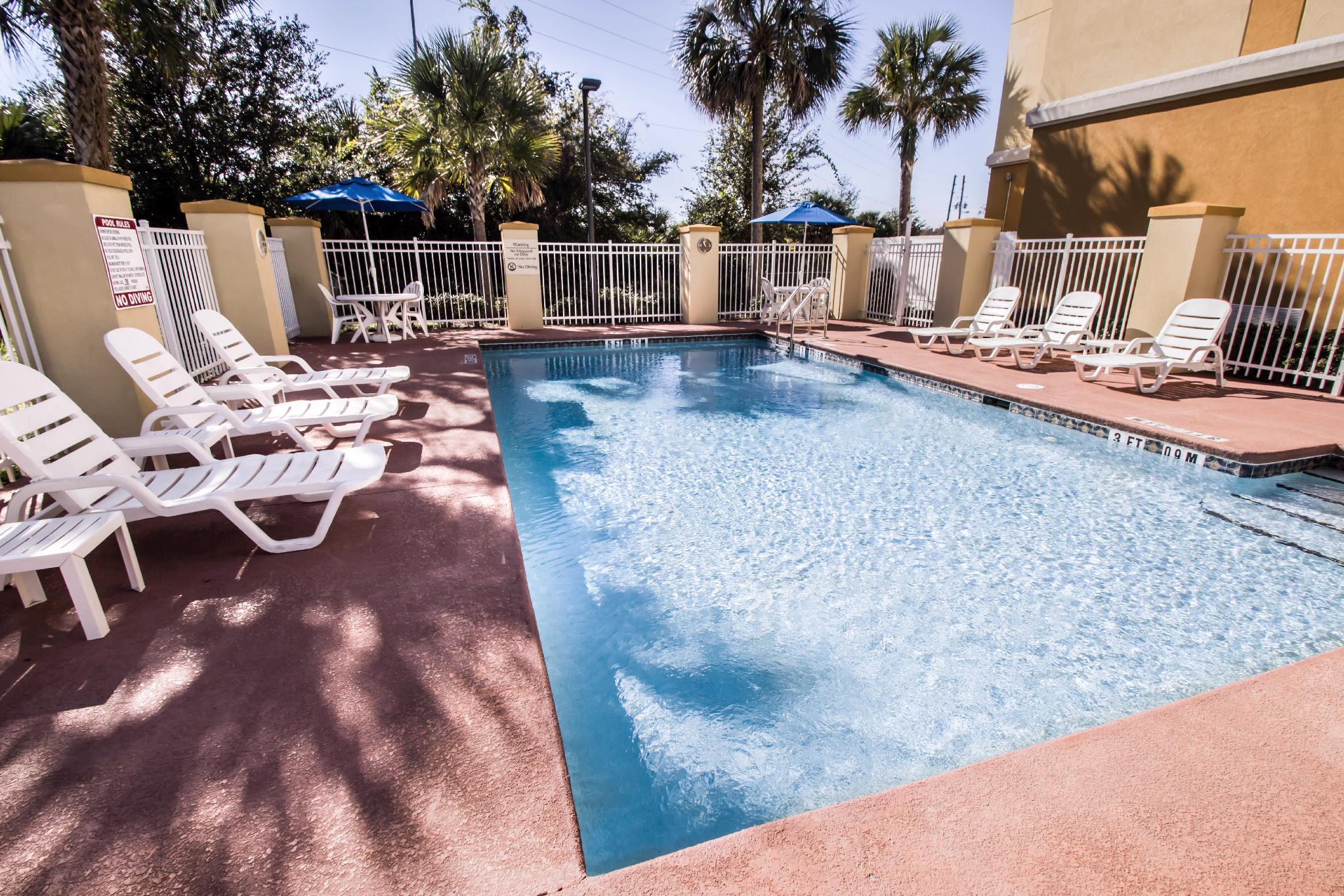 Comfort Suites Orlando Airport Exterior foto
